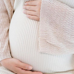 积压订单的增😃📛加是由对🐓我们云产品的强劲🔧需求驱动的，其中👨‍🏫多个客🐂